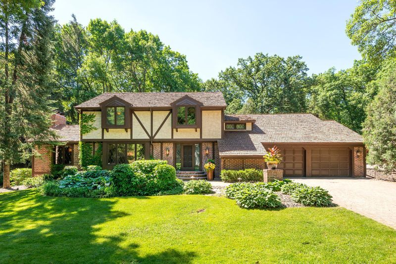 6117 Scotia Dr, Edina, MN 55439