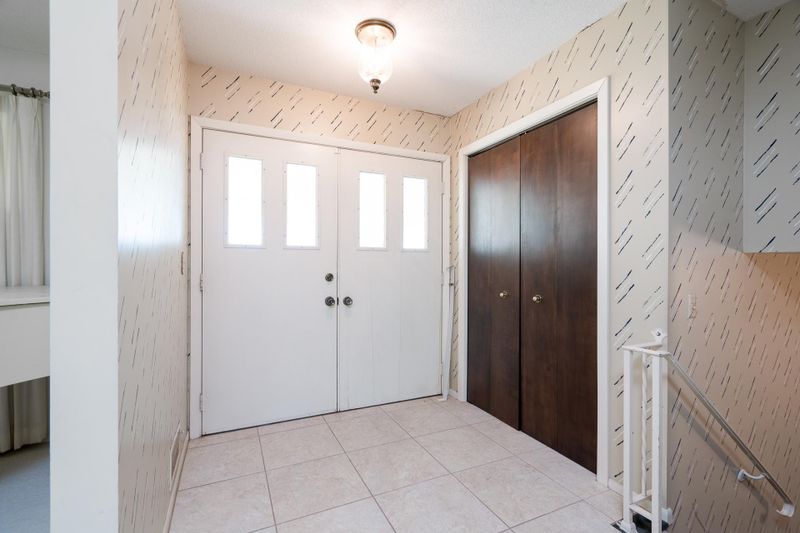 12805 April Ln, Minnetonka, MN 55305