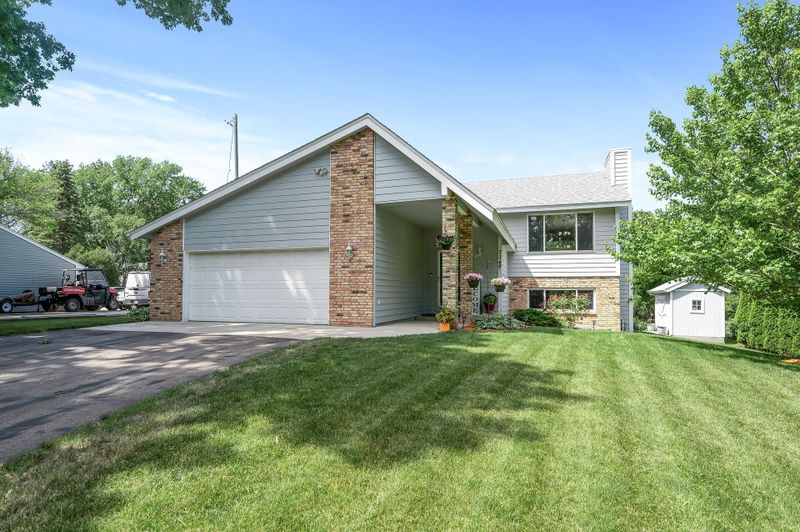 3340 Harmony Cir, Burnsville, MN 55337