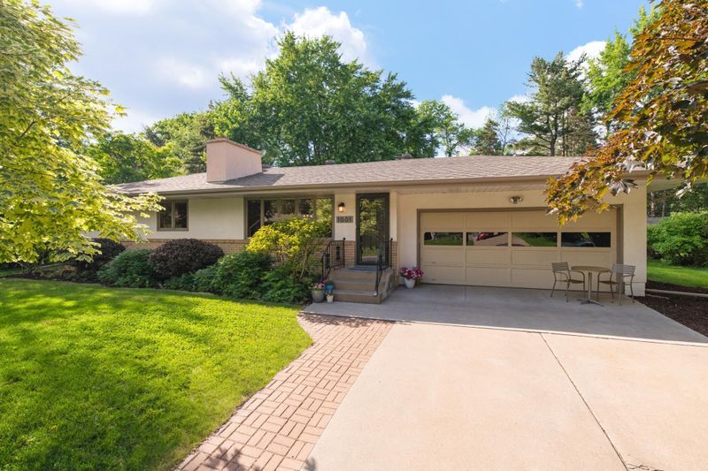 1001 Cottage Pl, Shoreview, MN 55126