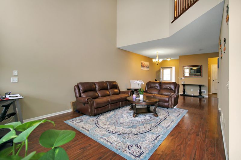 10192 Indigo Dr, Eden Prairie, MN 55347