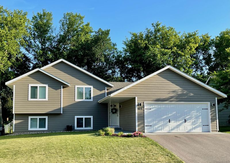 4841 147th St W, Savage, MN 55378