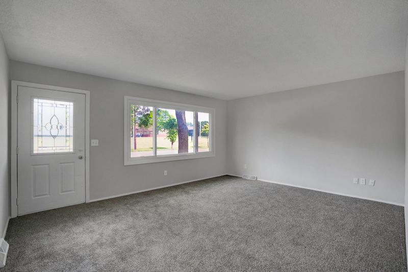 1143 White Bear Ave N, Saint Paul, MN 55106