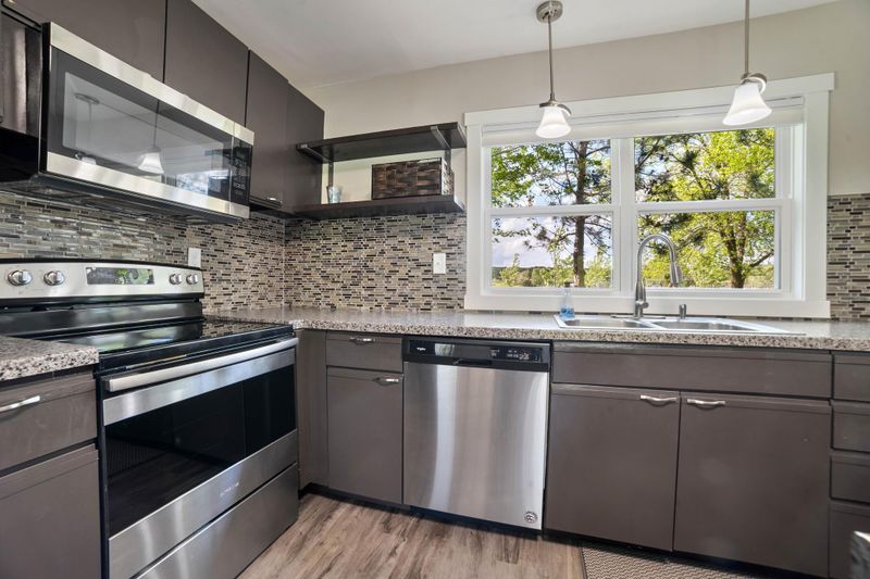 906 Madison Ave, Duluth, MN 55811