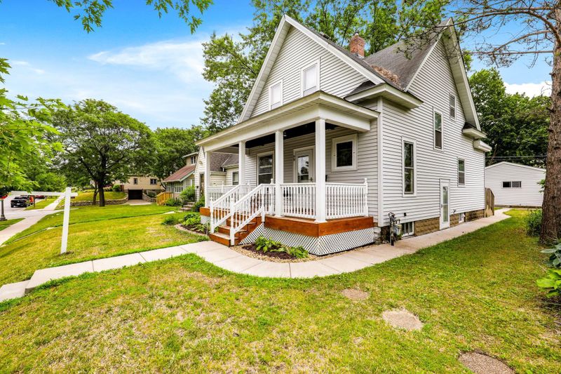 98 Rose Ave W, Saint Paul, MN 55117