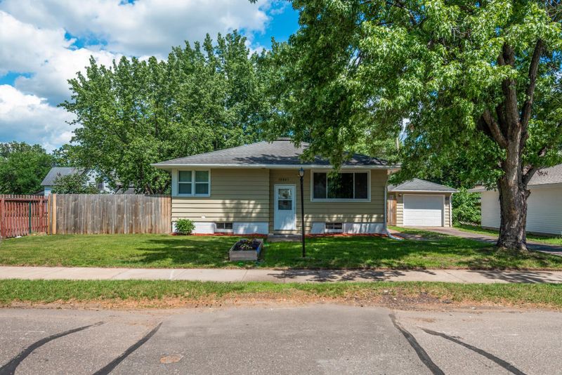 38801 6th Ave, North Branch, MN 55056