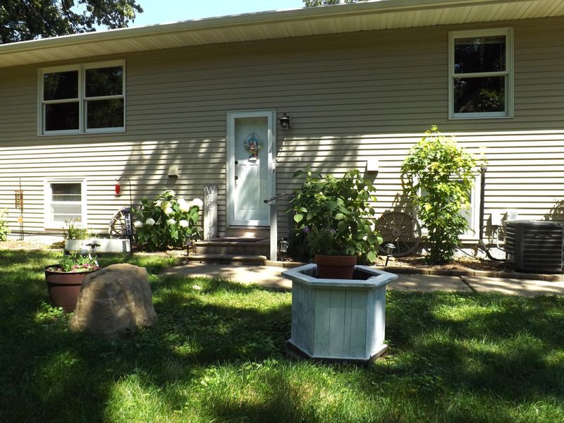2025 Queens Ave S, Lakeland, MN 55043
