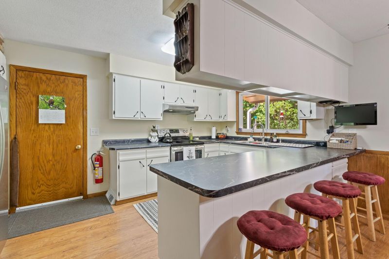 113 Wentworth Pl, Burnsville, MN 55337