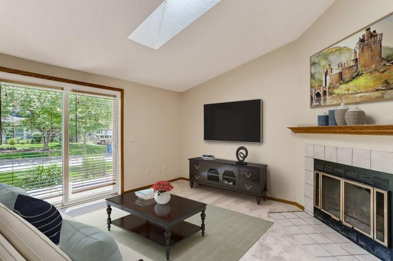 5310 Highpointe Ter, Bloomington, MN 55437