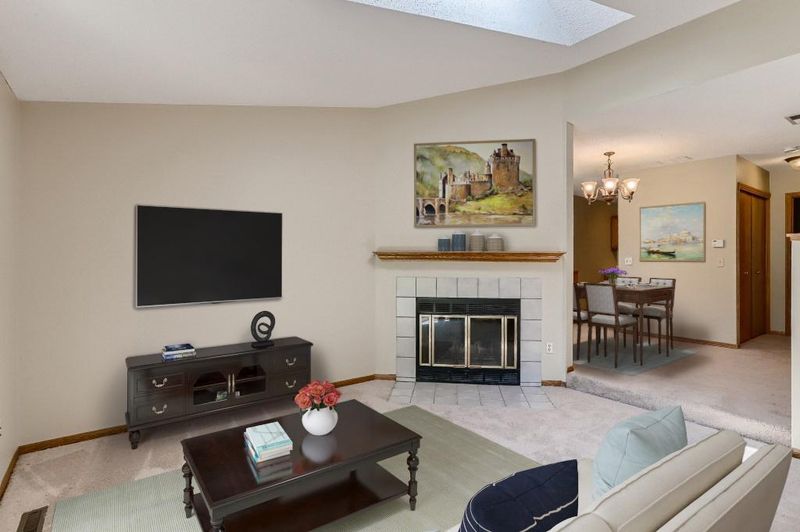 5310 Highpointe Ter, Bloomington, MN 55437