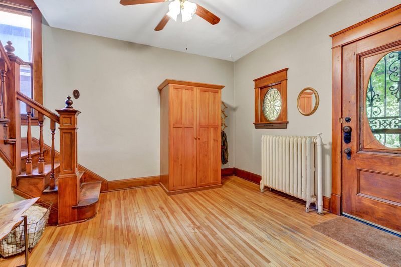 652 Lexington Pw S, Saint Paul, MN 55116