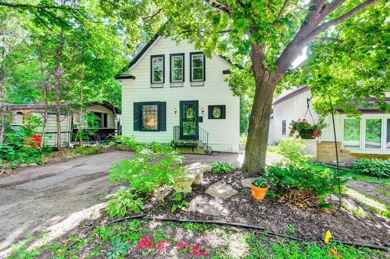 652 Lexington Pw S, Saint Paul, MN 55116