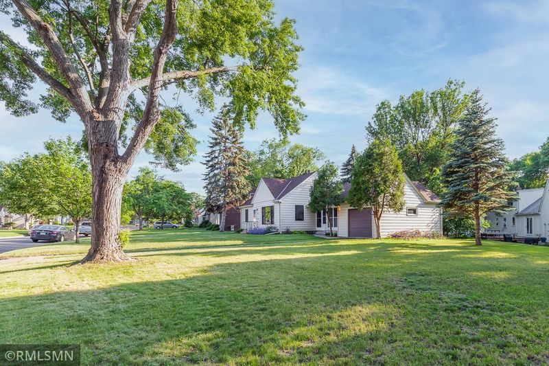 4239 Islemount Pl, Robbinsdale, MN 55422