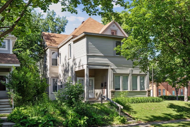289 Charles Ave, Saint Paul, MN 55103