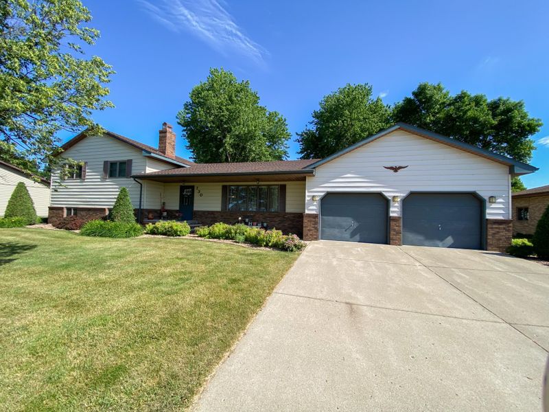 730 Lincoln Ave E, Gaylord, MN 55334