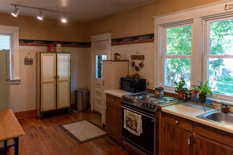 608 N 4th St, Bricelyn, MN 56014