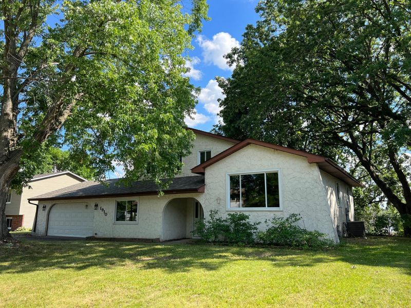 1910 Rockstone Ln, New Brighton, MN 55112
