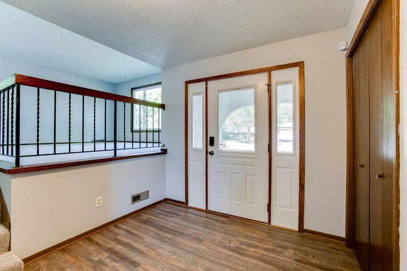 1910 Rockstone Ln, New Brighton, MN 55112