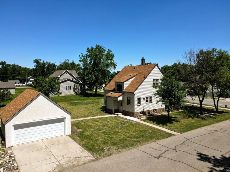 211 W 2nd St, Graceville, MN 56240