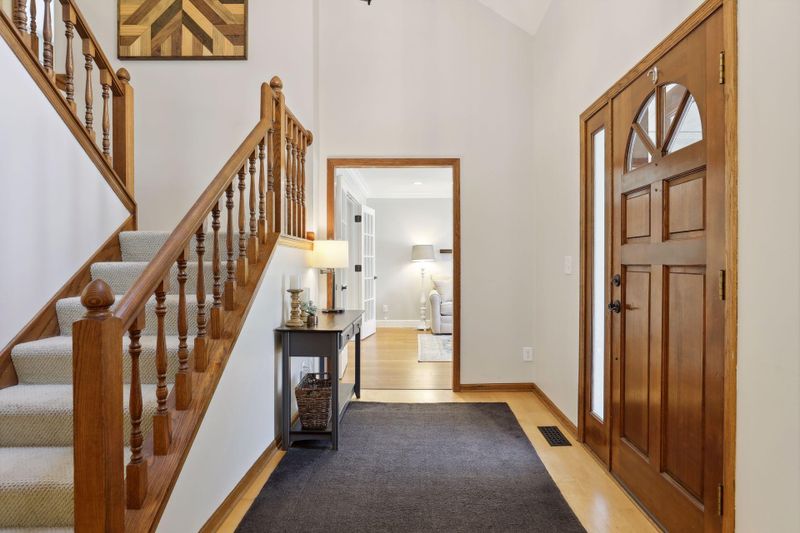 916 Palm Cir, Maplewood, MN 55109