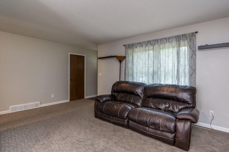703 Oak St, Danube, MN 56230