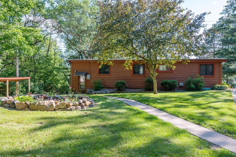 2086 Poplar Ln, Osceola, WI 54009
