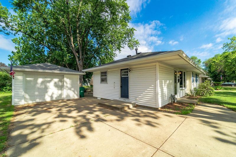 8432 Elliot Ave S, Bloomington, MN 55420