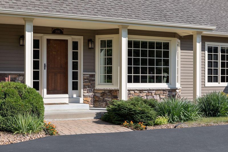 3085 Autumn Woods Dr, Chaska, MN 55318