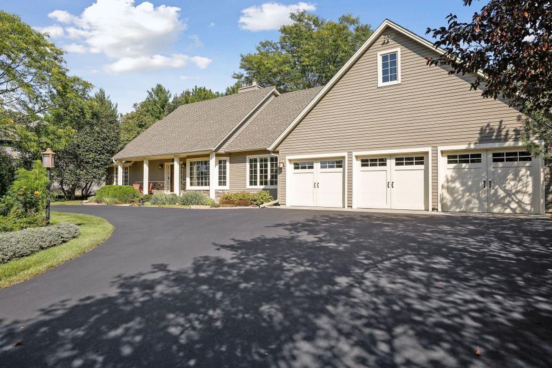 3085 Autumn Woods Dr, Chaska, MN 55318