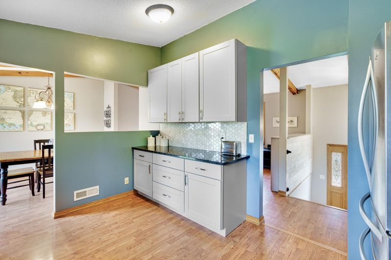 2955 Farrington St, Roseville, MN 55113