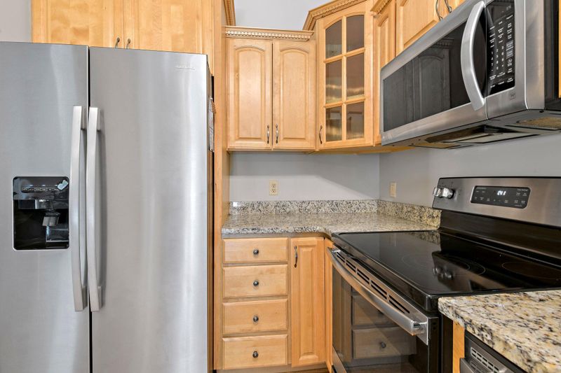 1138 Aston Pl, Burnsville, MN 55337