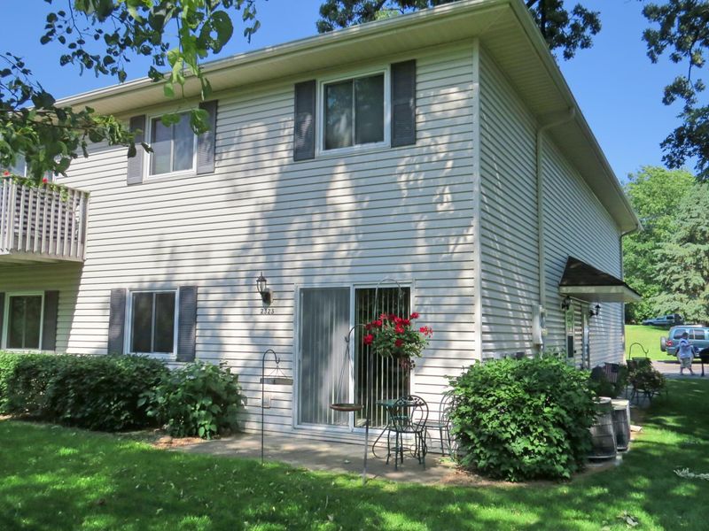 2323 Grenadier Ave N, Oakdale, MN 55128