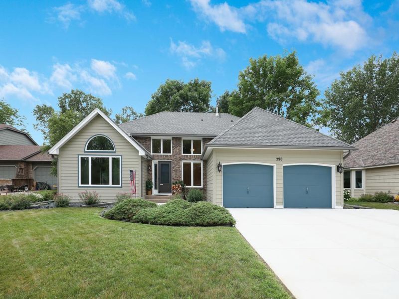 290 Long Lake Ct, Shoreview, MN 55126
