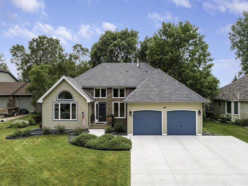 290 Long Lake Ct, Shoreview, MN 55126