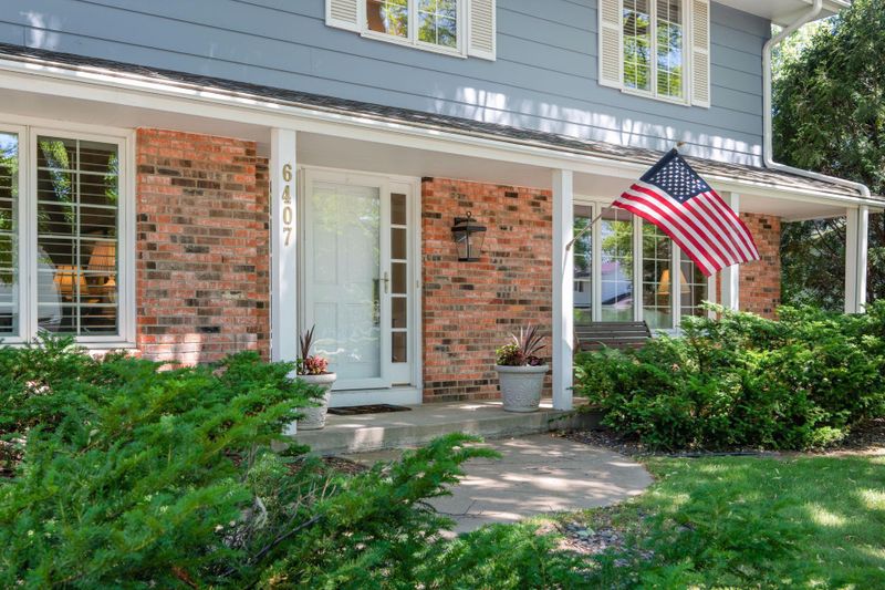6407 Limerick Dr, Edina, MN 55439