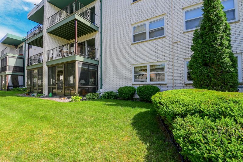 2710 Dale St N #B109, Roseville, MN 55113