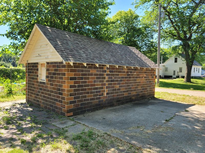 714 E 7th St, Fairmont, MN 56031