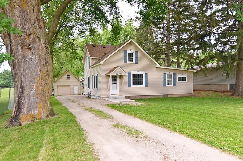 1202 Saint Paul Rd, Owatonna, MN 55060