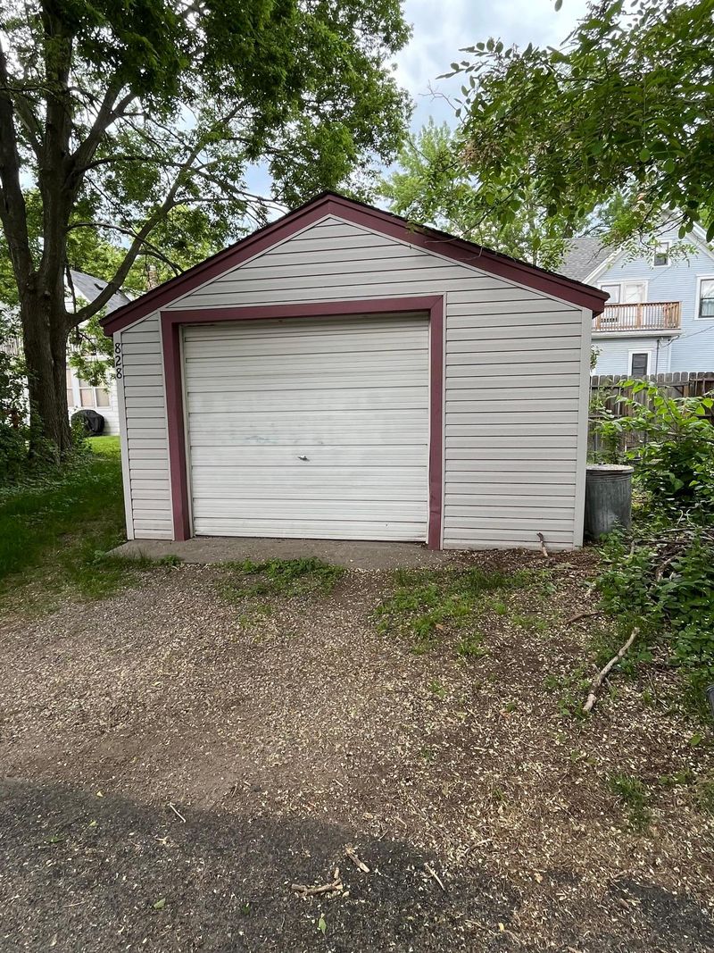 828 Watson Ave, Saint Paul, MN 55102