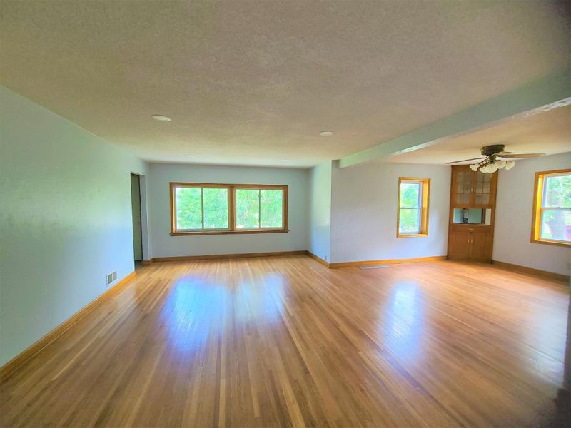 7444 Silver Lake Rd, New Brighton, MN 55112
