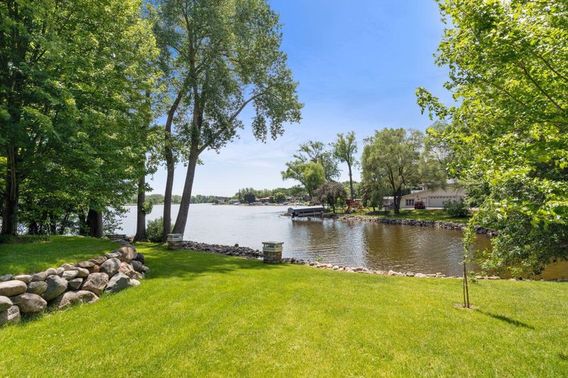 2103 Long Lake Rd, New Brighton, MN 55112