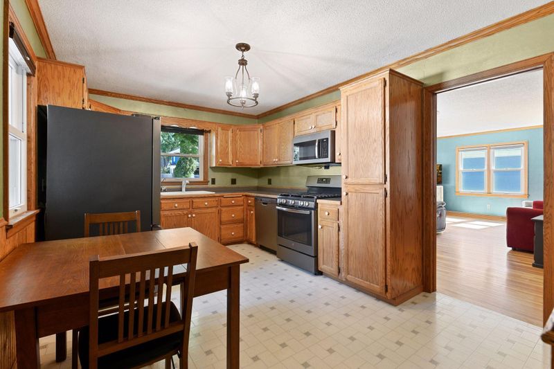 333 E 1st St, Waconia, MN 55387