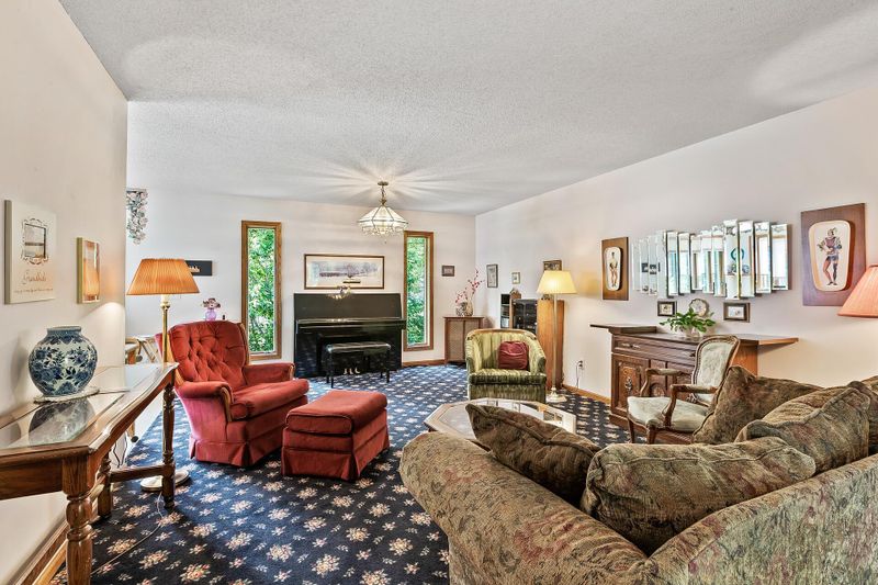 962 85th Ave NW, Coon Rapids, MN 55433
