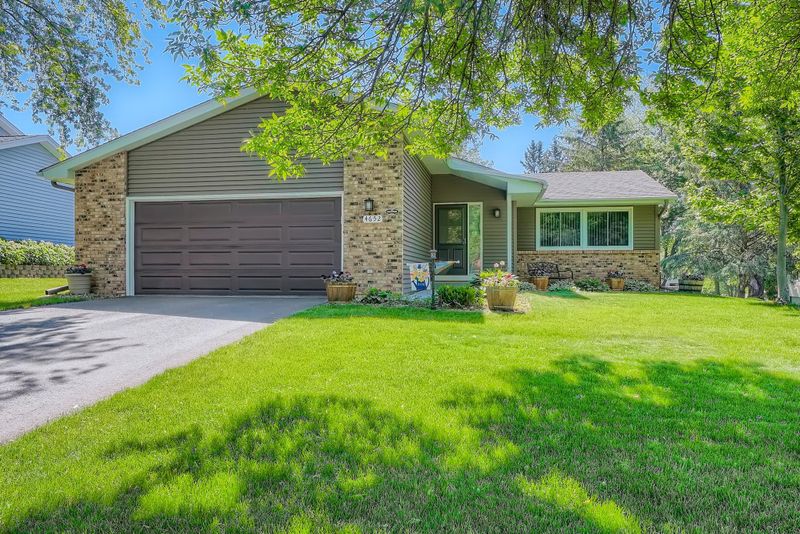 4652 Kingsbury Dr, Eagan, MN 55122
