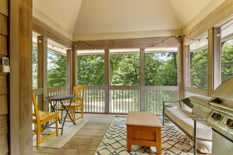 947 Indian Trl S, Afton, MN 55001