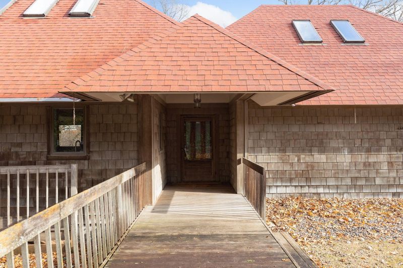 947 Indian Trl S, Afton, MN 55001