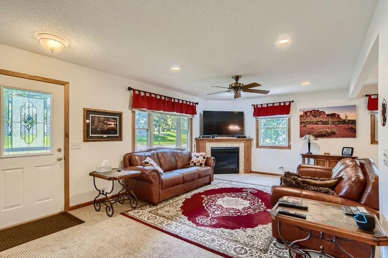 359 Lark Ave, Maplewood, MN 55117