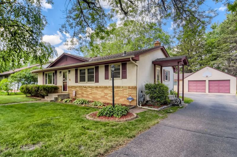 359 Lark Ave, Maplewood, MN 55117