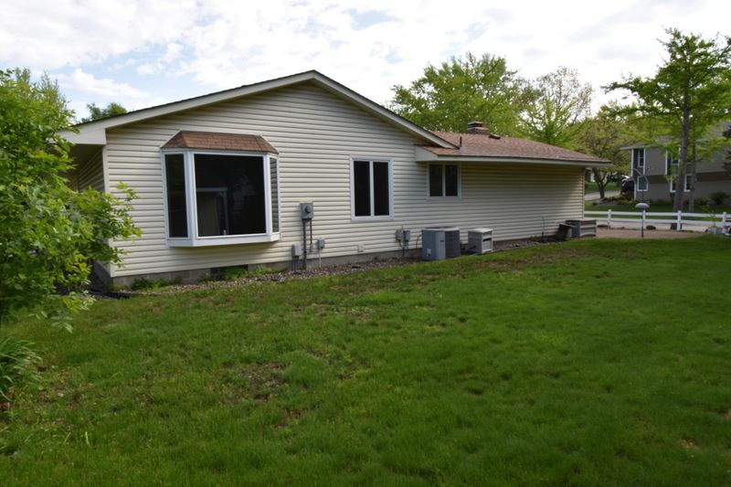 1958 Foxridge Rd, Saint Paul, MN 55119
