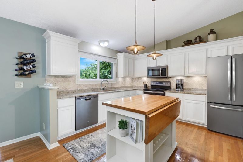 9506 Garrison Way, Eden Prairie, MN 55347